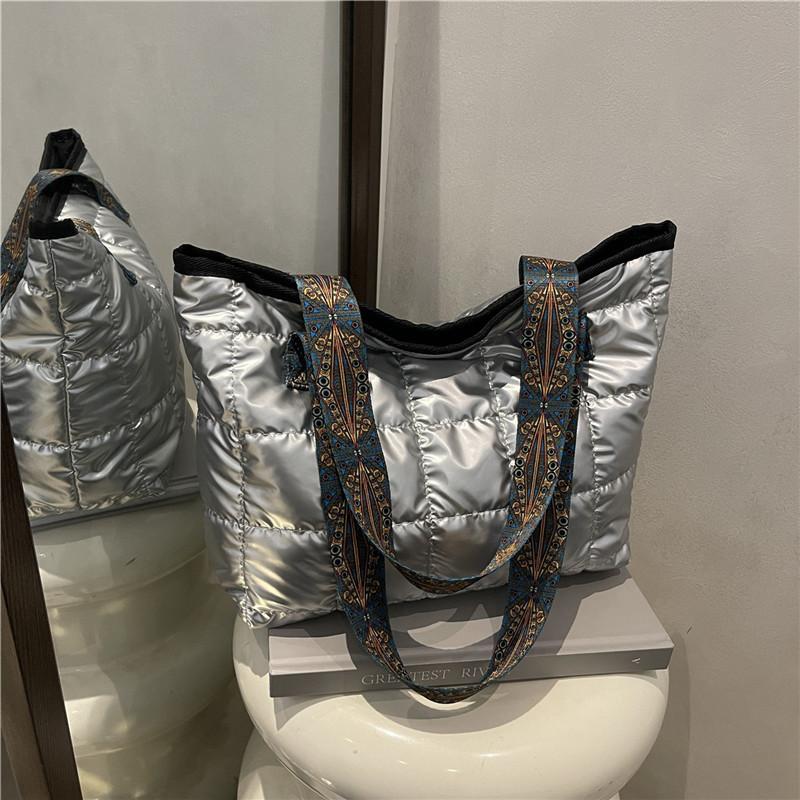 Simple and Fashionable Large-capacity Commuter Bag Women's Bag 2025 New Trend Casual Portable Shoulder Tote Bag
