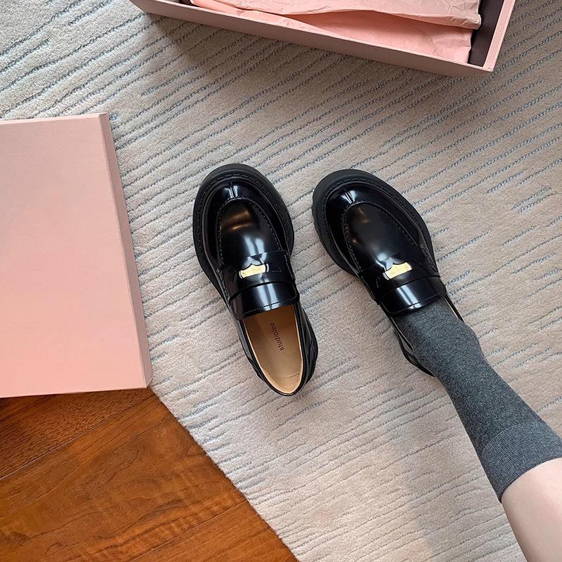 Luxurious Women's Grape Round Toe Heeled Slip-On Loafers