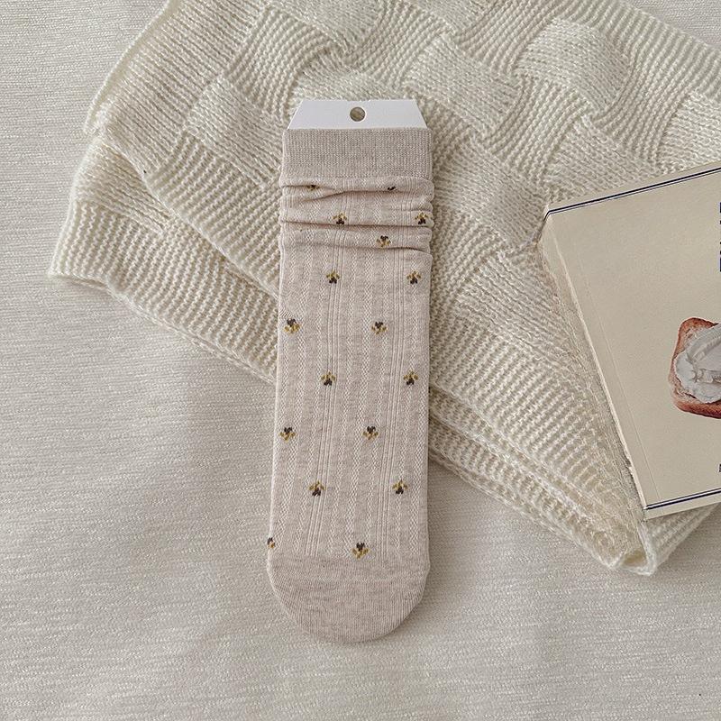 Female Autumn New Style All Match Sweet Literature Retro Small Broken Flowers In The Tube Pile Socks