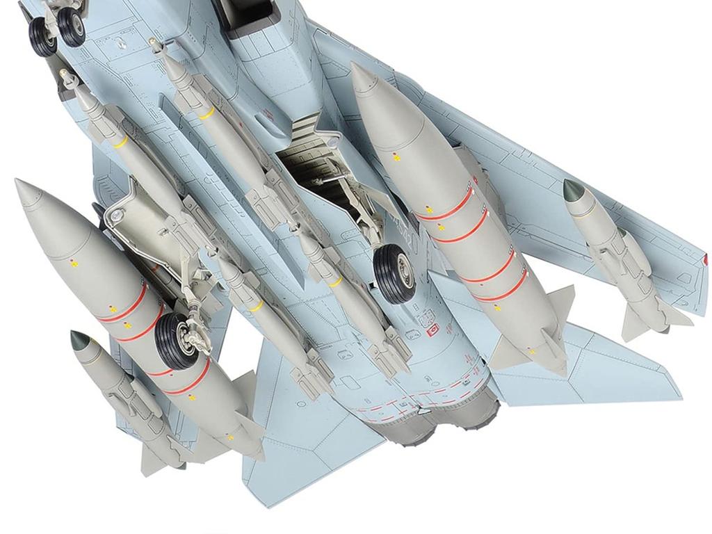Tamiya Měřítko speciální projekt série Italeri pilot britské armády Tornado plastový model 25425 1/32 GR.4 (s postavou) 25425-000
