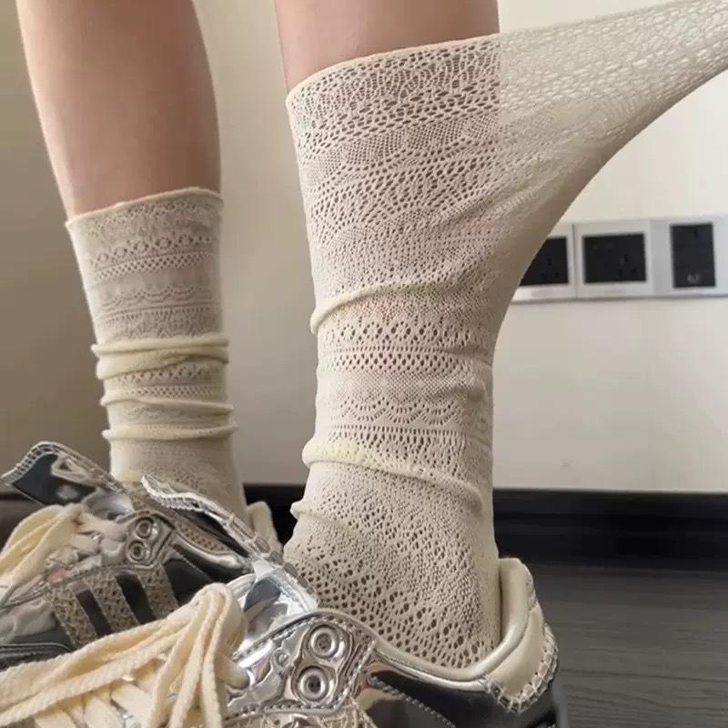 Niche Retro Lace Hollowed Slimming Calf Socks