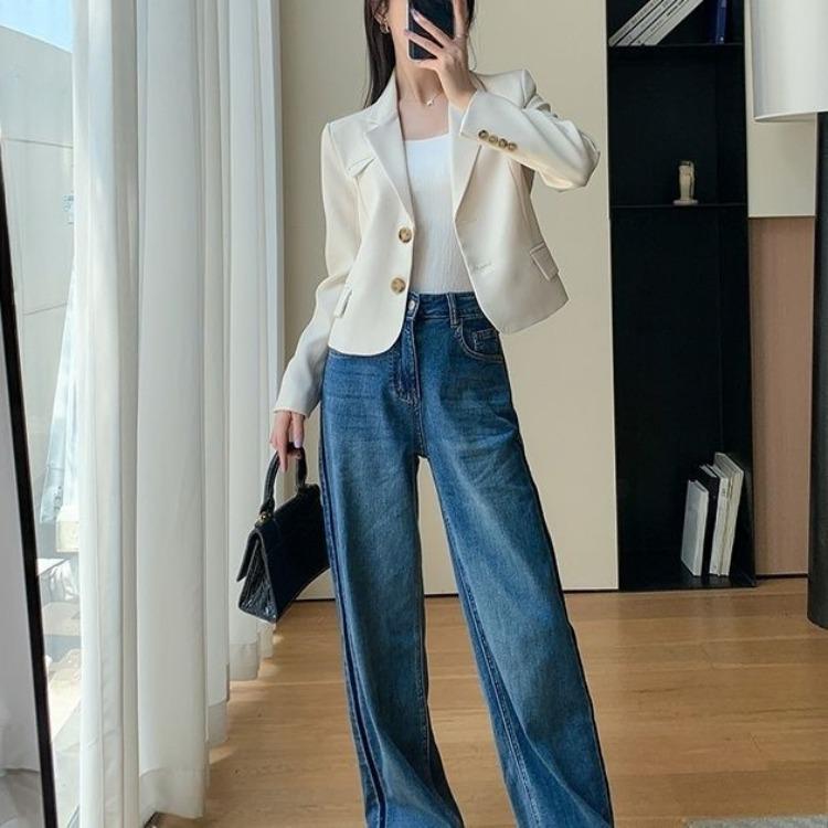 Simple Yet Stylish Short White Suit Jacket for Women In Spring and Autumn