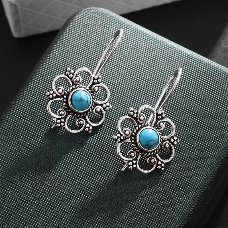 Female Fashion Retro Hollow Pattern Earrings
