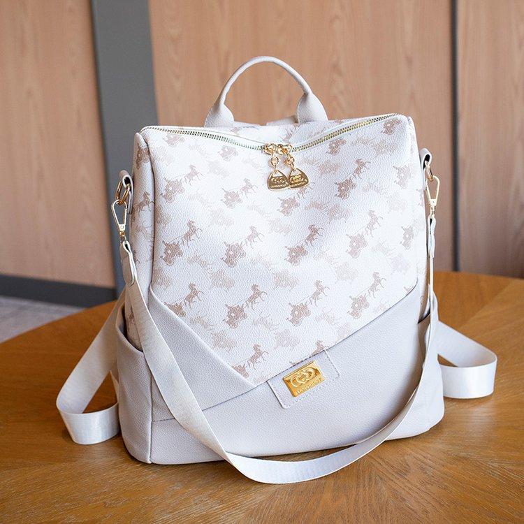 

Жіночий м який шкіряний рюкзак. Дорожня сумка через плече білий