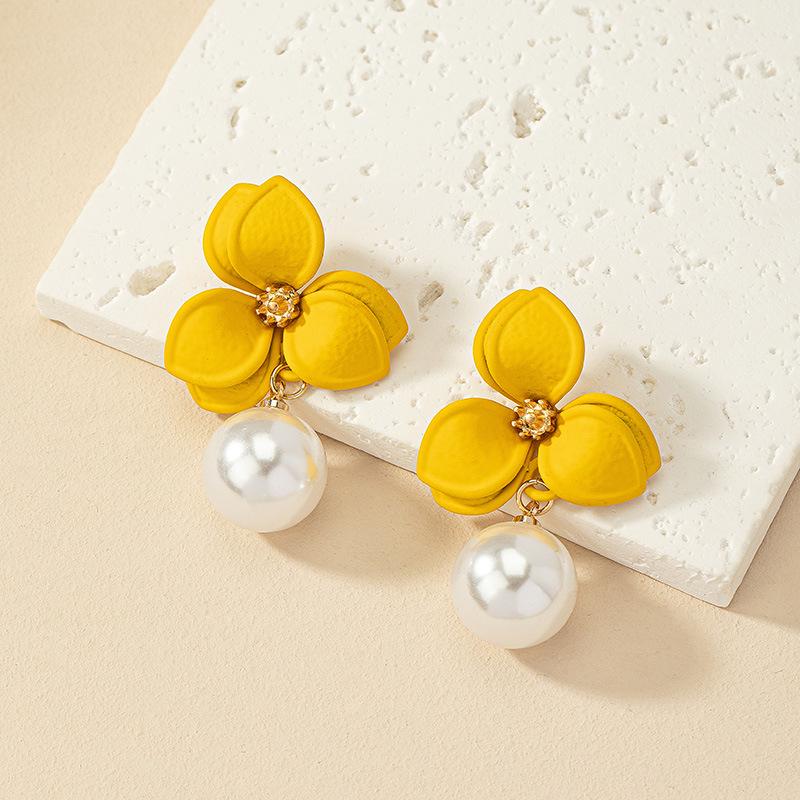 

Japanese & Korean Style Sweet Floral Pearl Stud Earrings for Women - Chic, Niche, Elegant Design for Daily Wear