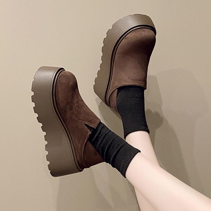 Mote 2025 Nye Designer Dame Slip On Loafers Vintage Plattform Arbeid Semsket Damesko Lær Gå Casual Høydeøkende Slides