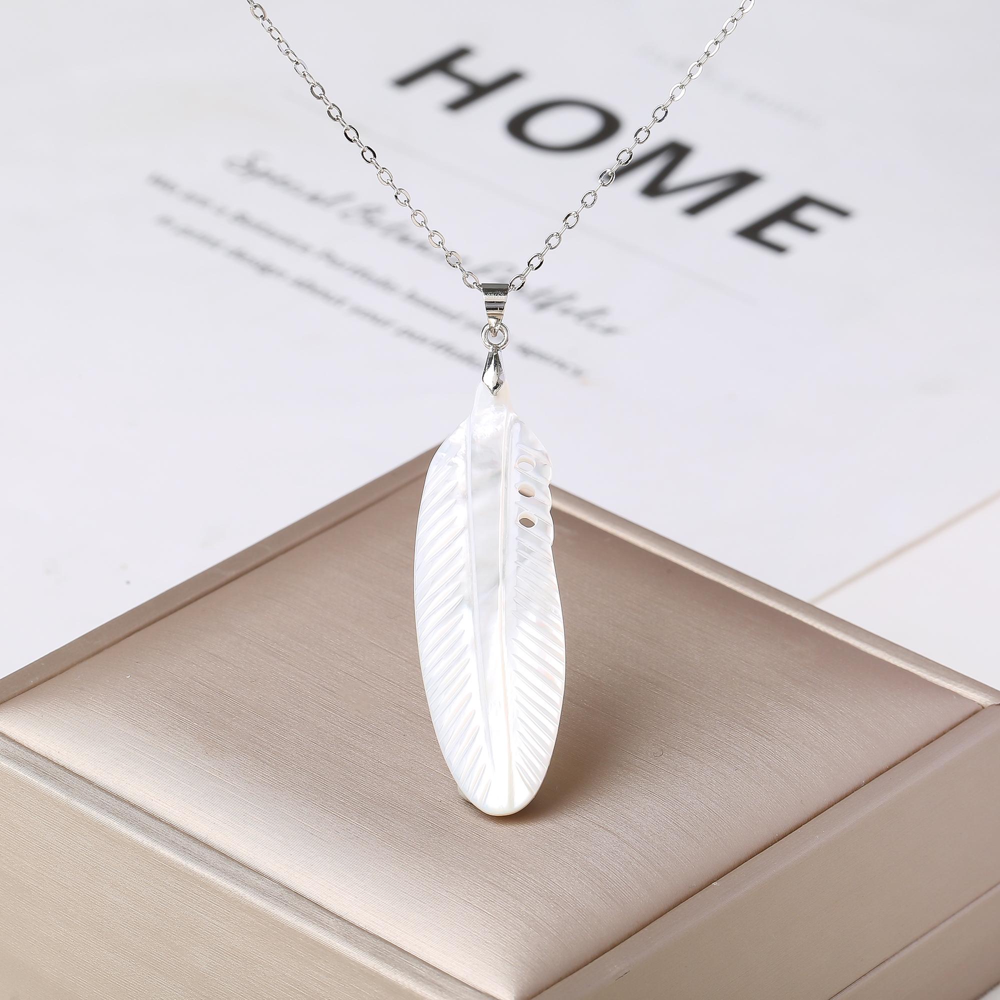 

Elegant White/Yellow Shell Scallop Feather Pendant Necklace Boho Beach Vacation Zircon for Men Women Girls Daily Wear Gift