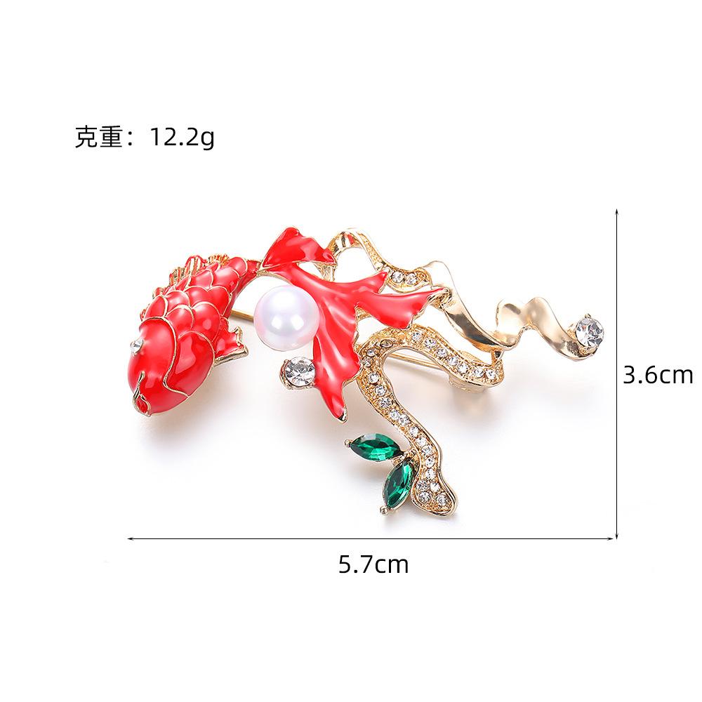 

Chinese style is festive every year, there are fish brooches, creative goldfish playing in the water, anti-light, personalized pins, brooch
