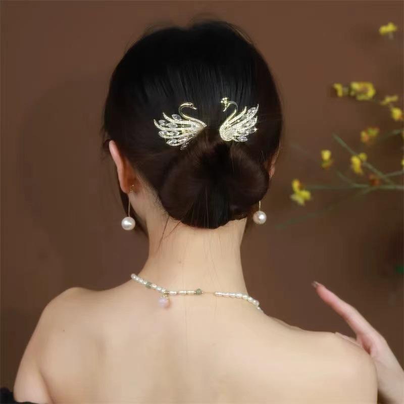 Заколка для волос со стразами и цветами Хвост кита Заколка для волос со стразами и цветами Ленивые бигуди для волос Ловкий пучок 1PCS