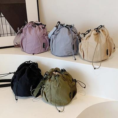 Nová velkokapacitní stahovací taška typu bucket bag přes rameno, jednoduchá dámská nákupní taška, pouzdro na mobilní telefon, všestranné opakovaně použitelné crossbody tašky