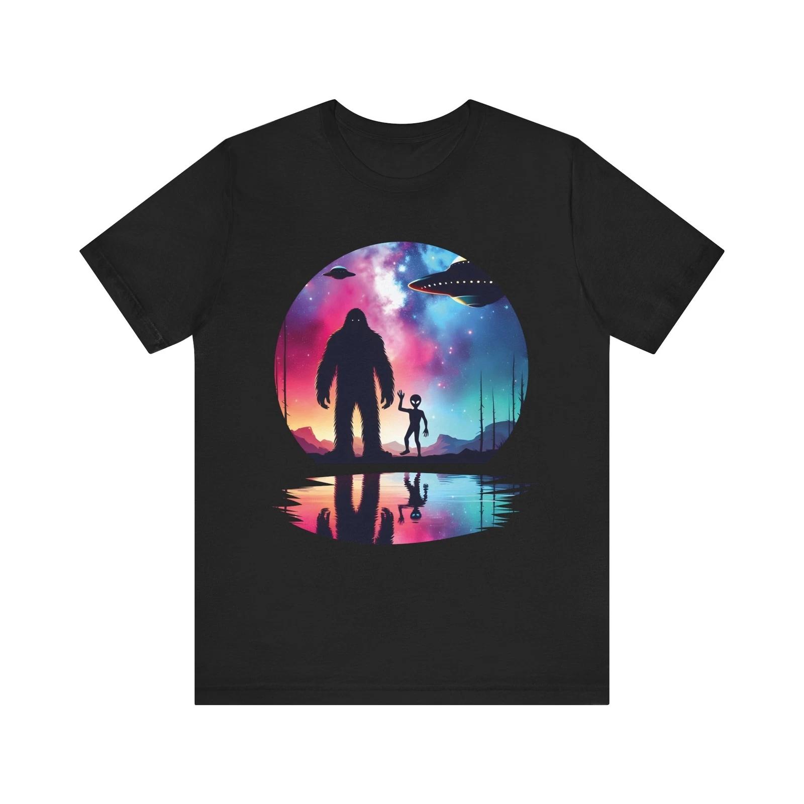 Bigfoot and Alien UFO Cosmic Retro Sci-Fi Graphic Art T-Shirt M