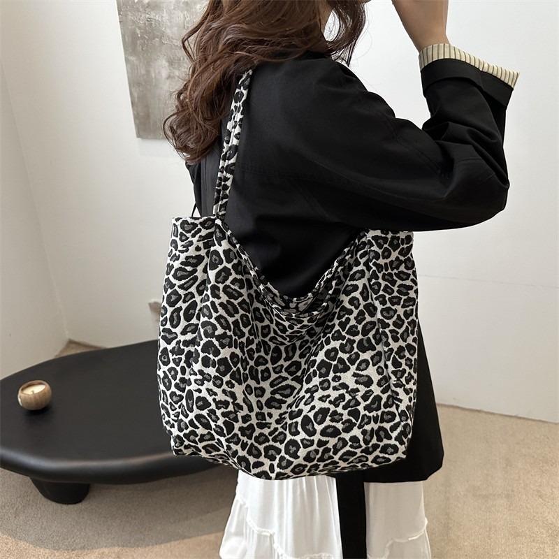 Niche Design Retro Leopard Print Lantern Velvet Literary and Artistic Fan Versatile Student Shoulder Bag Tote Bag