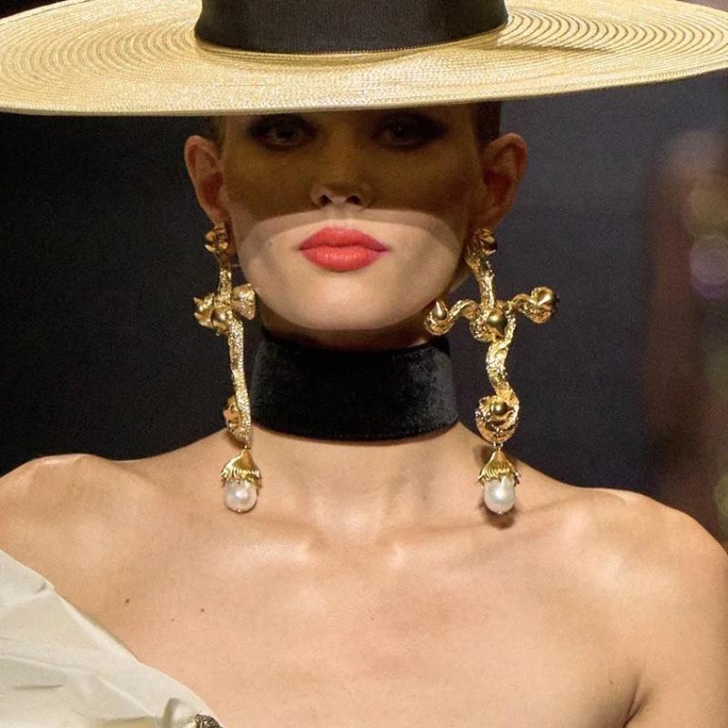 Retro Exaggerated Fashionable Personality Baroque Pearl Cross Earrings Light Luxury Temperament Catwalk Style Large Earrings