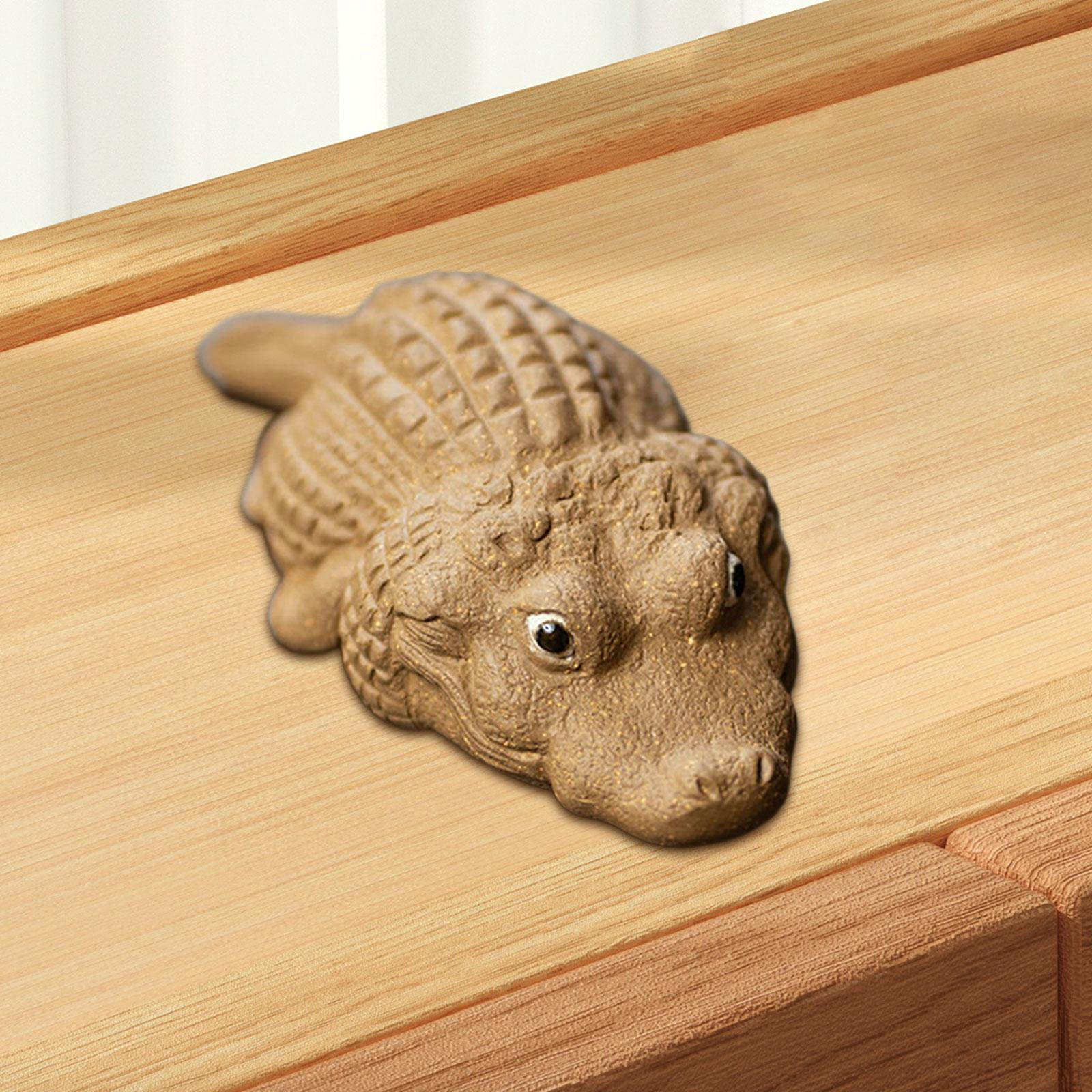 

Handcrafted Crocodile Sculpture for Home Decor коричневый