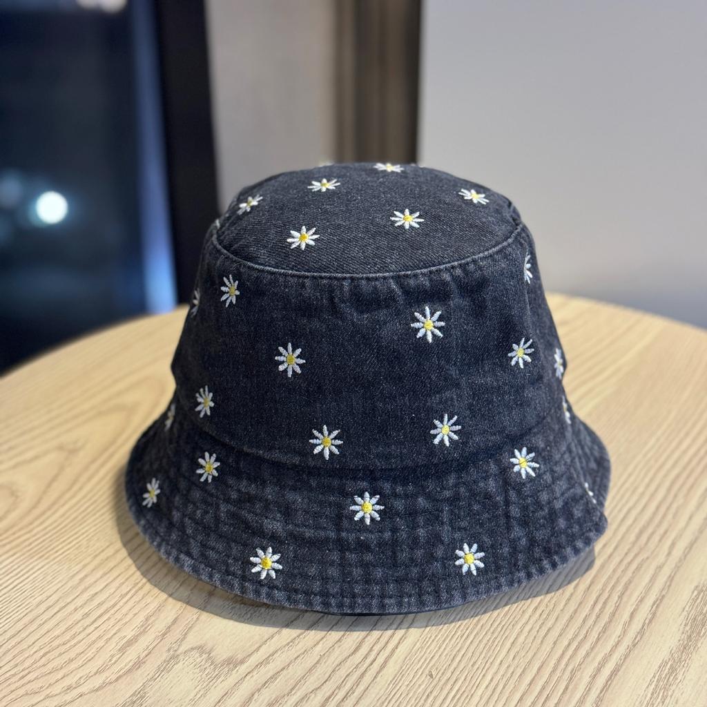 New vintage washed denim fisherman hat for women, cute small flower pot hat for spring and summer, versatile and face-slimming, trendy sun hat
