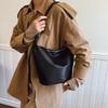 Large Capacity Bag Women'S Winter Retro Versatile Shoulder Bucket Bag Niche Design Commuter Dumpling Bag