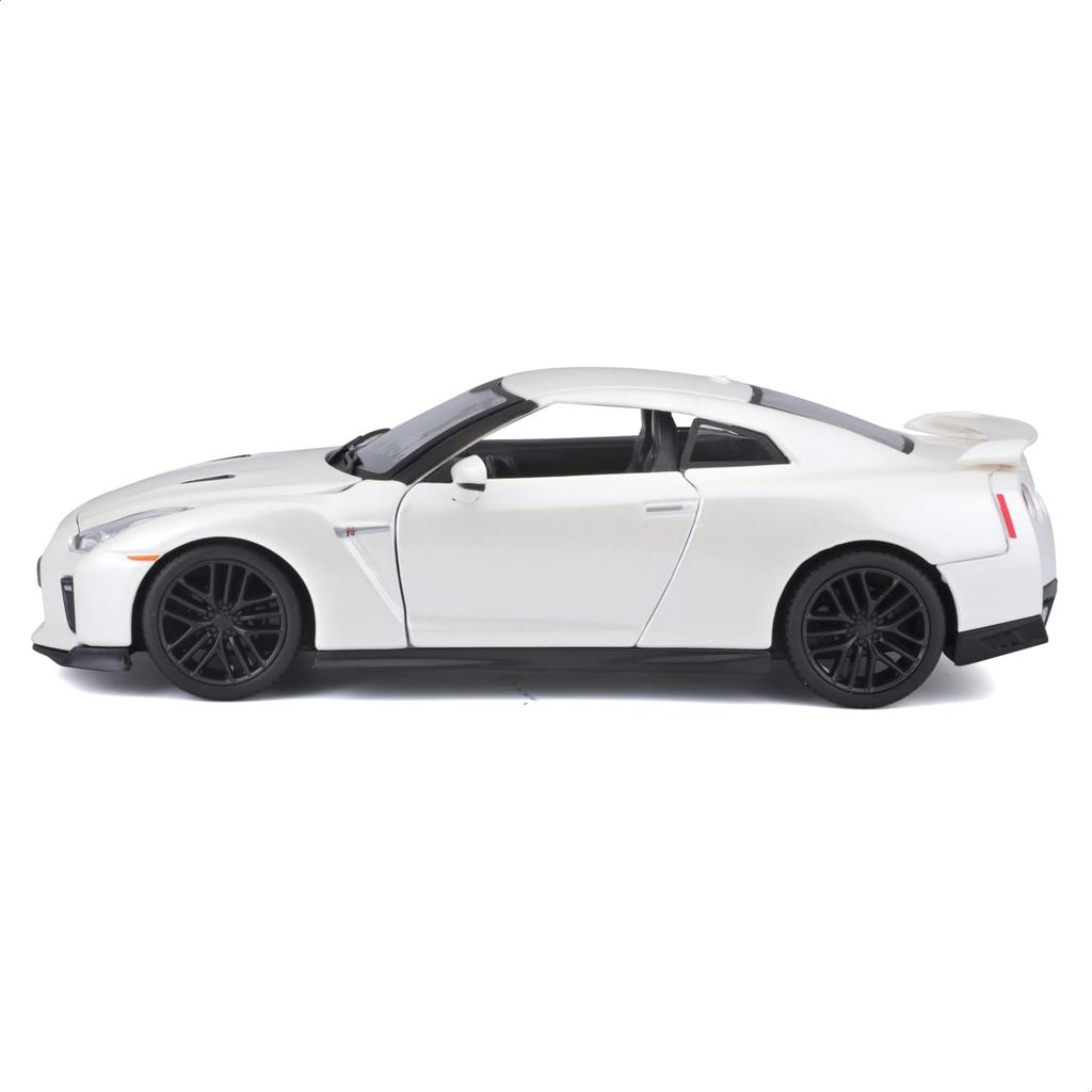 Bburago 1/24 Scale Nissan GT-R 2017 White / Diecast Model Car, Finished Product, 18-21082 WT