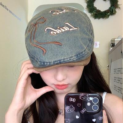 Chapeau en denim délavé rétro pour femmes automne grand tour de tête montre petit visage chapeau pointu béret brodé nœud