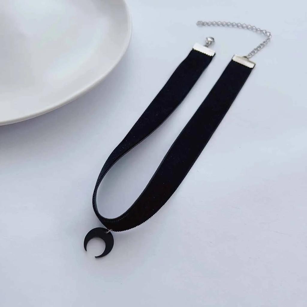 1 A Simple Dark Gothic Wind Velvet Belt Acrylic Crescent Moon Pendant Choker Necklace Neck Chain Collar Necklace Women Deserve T