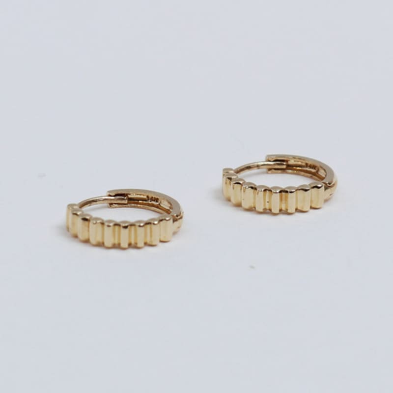 Less Is More 14K Gold One Touch Stripe Earring