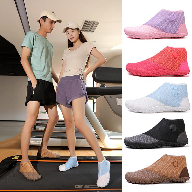 New-style river-tracking shoes for couples Outdoor sports wading shoes Lightweight quick-dry sandals Hiking and mountaineering five-finger shoes
