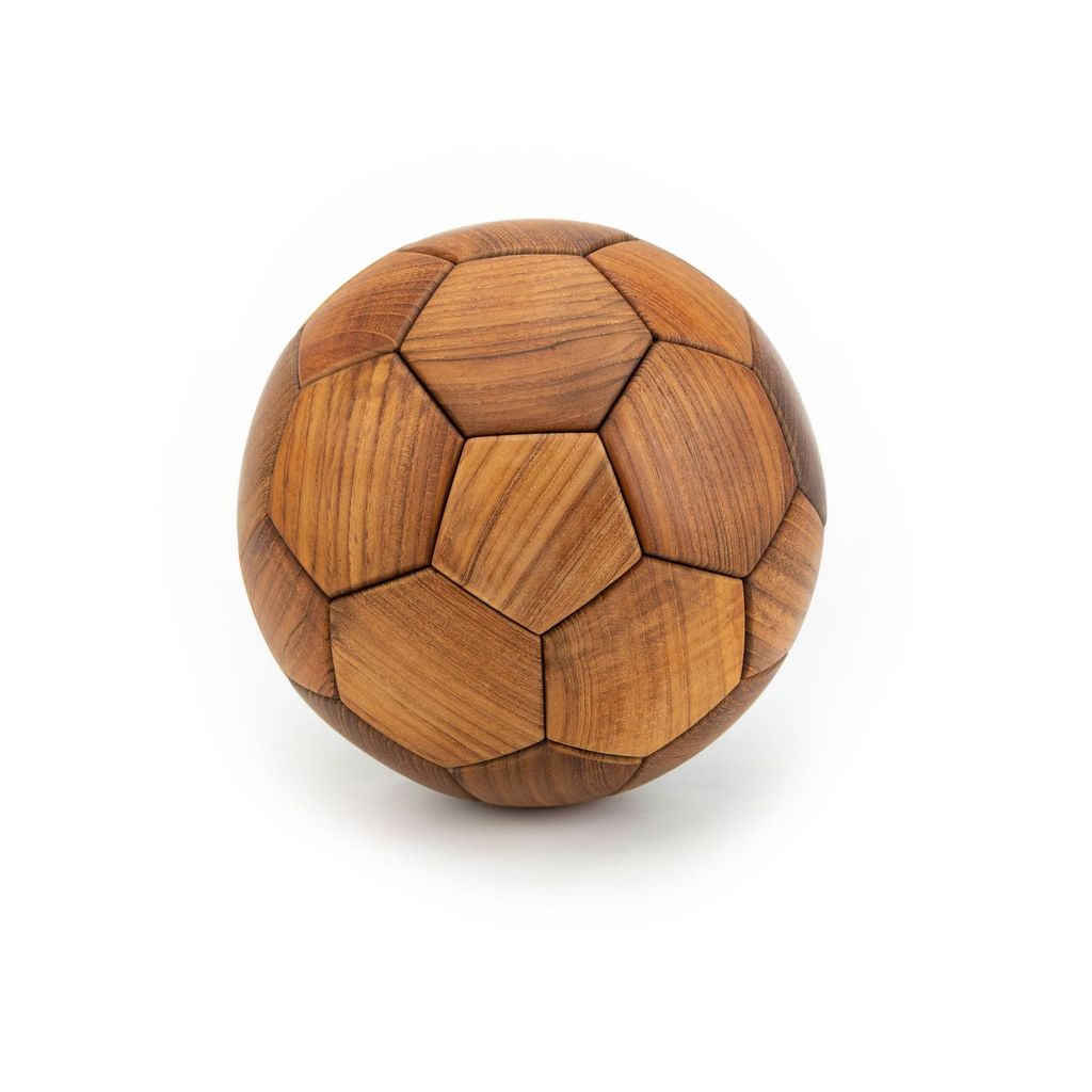 Teakholz Fußball Dekoration mit traditioneller Holzverbindung für Kinderzimmer und als Geschenk