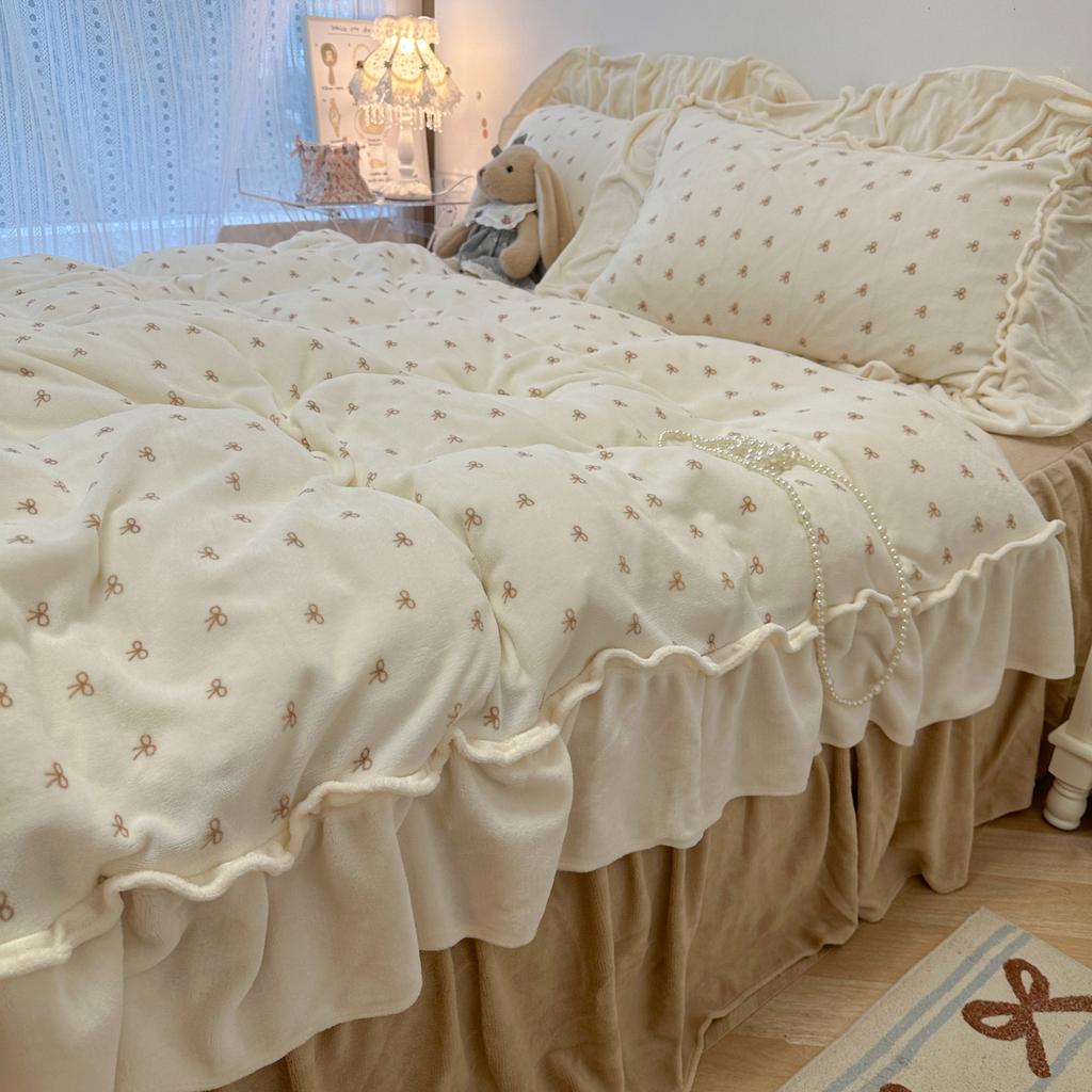 Sleepy Japanese Cream Wind Milk Velvet Lace Bedding Four Piece Set