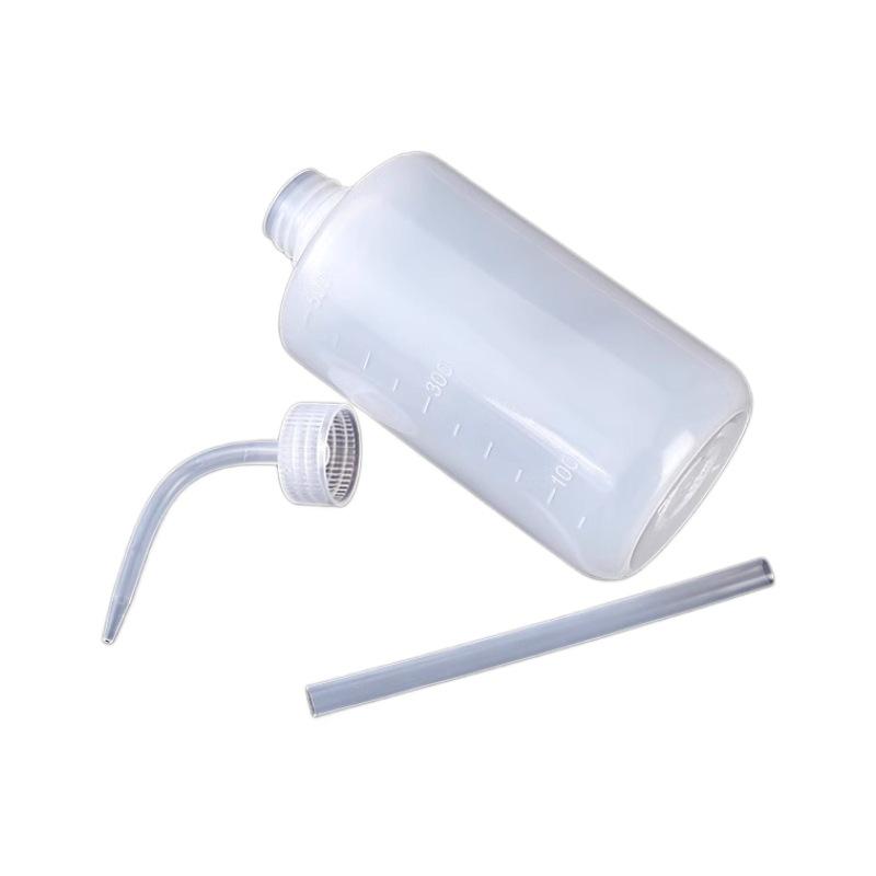 Konev s dlouhou výlevkou pro pokojové rostliny