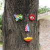 Yousheng Tree Face Decor Outdoor Flower Tree Face Sculpture Colorful Flower Face Ornament for Garden Fence Decoration Yard Art