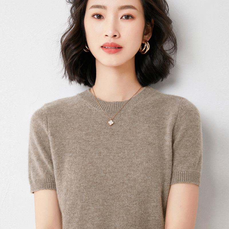 Autumn Women's Knitwear: Round Neck Short Sleeve Pullover Sweater