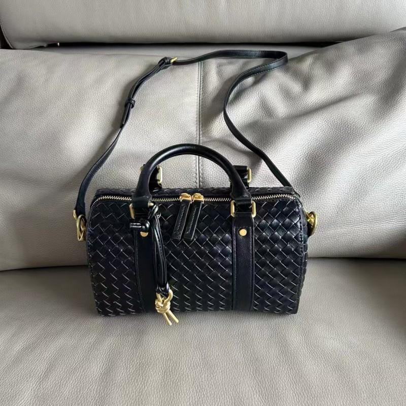 2024 Business Commuter All-matching Diamond-grid Cowhide Knitted Cross-shoulder Pillow-carrying Handbag