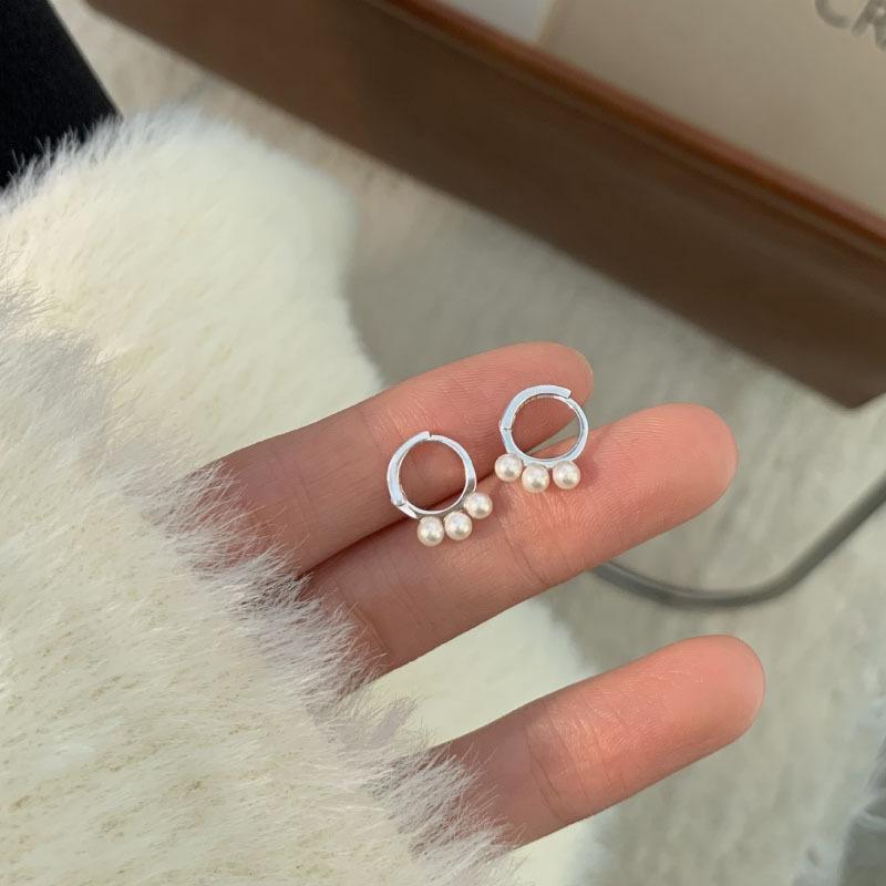 

Design Pearl Earrings Female Gentle Atmosphere Spring and Autumn Earrings Fashion Hundred with A Sense of Senior Sense Earrings