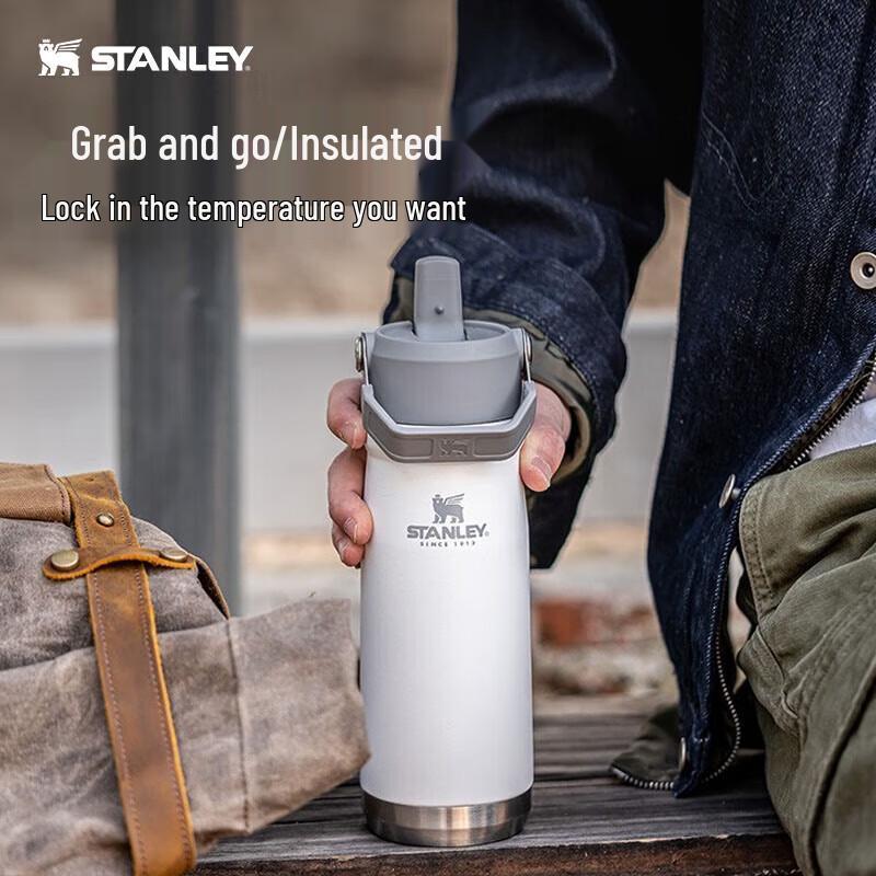 Термобутылка Stanley Classic с вакуумной изоляцией и трубочкой