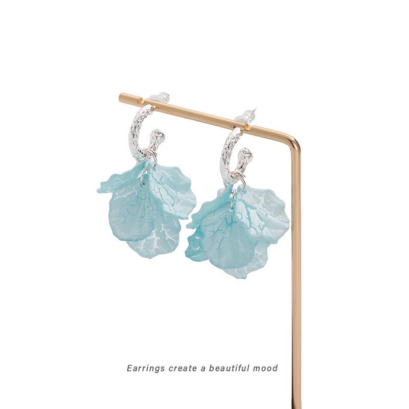 Ice Blue Petal Earrings – Elegant, Personalized Design, Summer Feel, Transparent Cracked Ear Studs & Clips for Women.