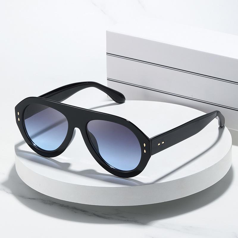 Women's Retro Large Frame UV Protection Sunglasses with Metal Studs