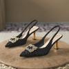 Scarpe singole con tacco alto a punta con fibbia quadrata plissettata in raso per donna con borsa con temperamento sandali