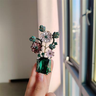 Retro Französisch Grüne Kristall Vase Brosche Personalisierte Nische Licht Luxus Brosche Pin Damen Kleidung Zubehör