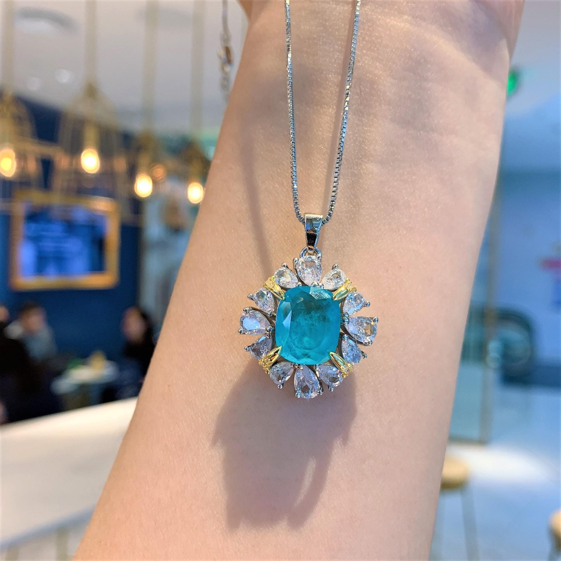 

Ювелирная подвеска Симуляция Параиба, Паранийская подвеска для женщин с бриллиантовой инкрустацией Основной камень 10 * 12