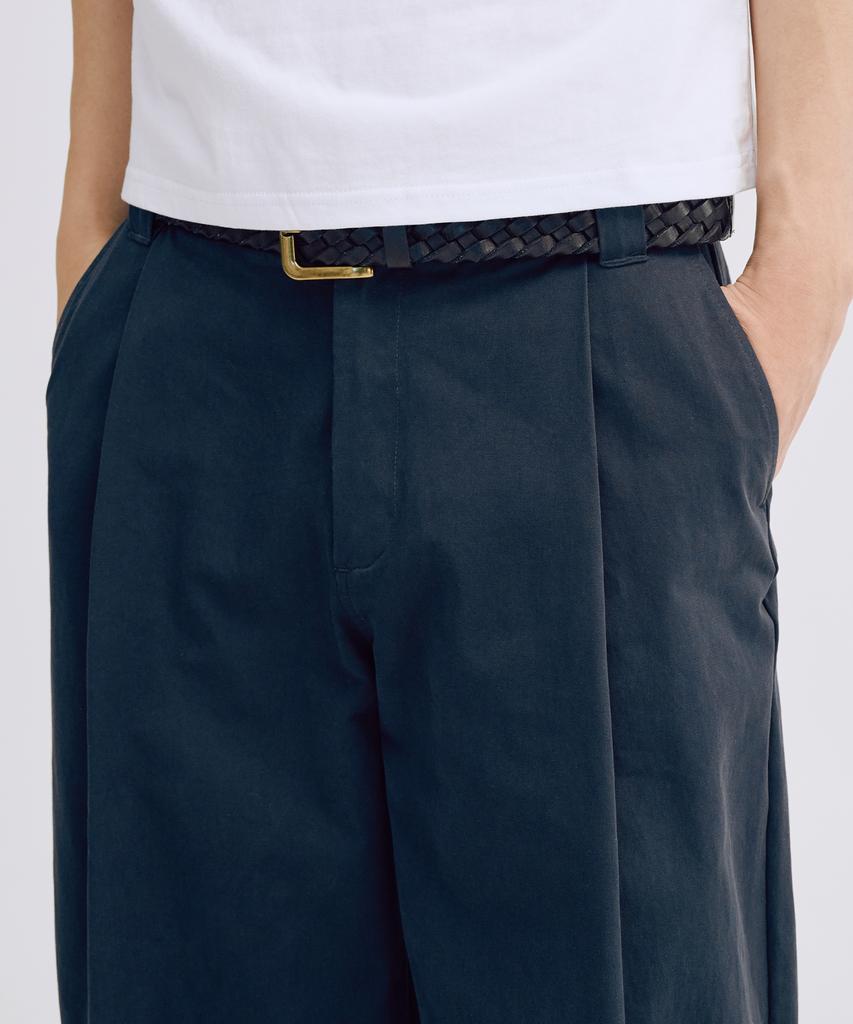 TAKEASY One-Pleat Barrel Fit Cotton Pants (Navy)