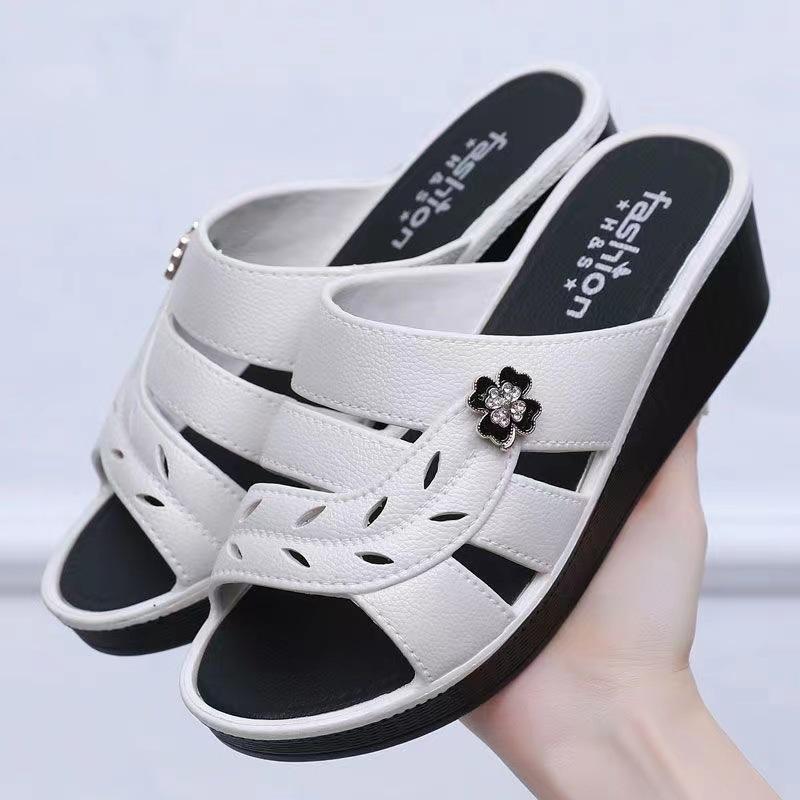 2024 Summer Women's Slippers PVC Openwork Slippers Middle-aged Mom Shoes Leisure Sandals Fashion Platform Wedge Heels Slippers