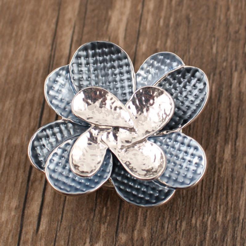 Heiß verkaufende emailierte geometrische Blume magnetische Brosche, modische kreative Blumenbrosche für Damen