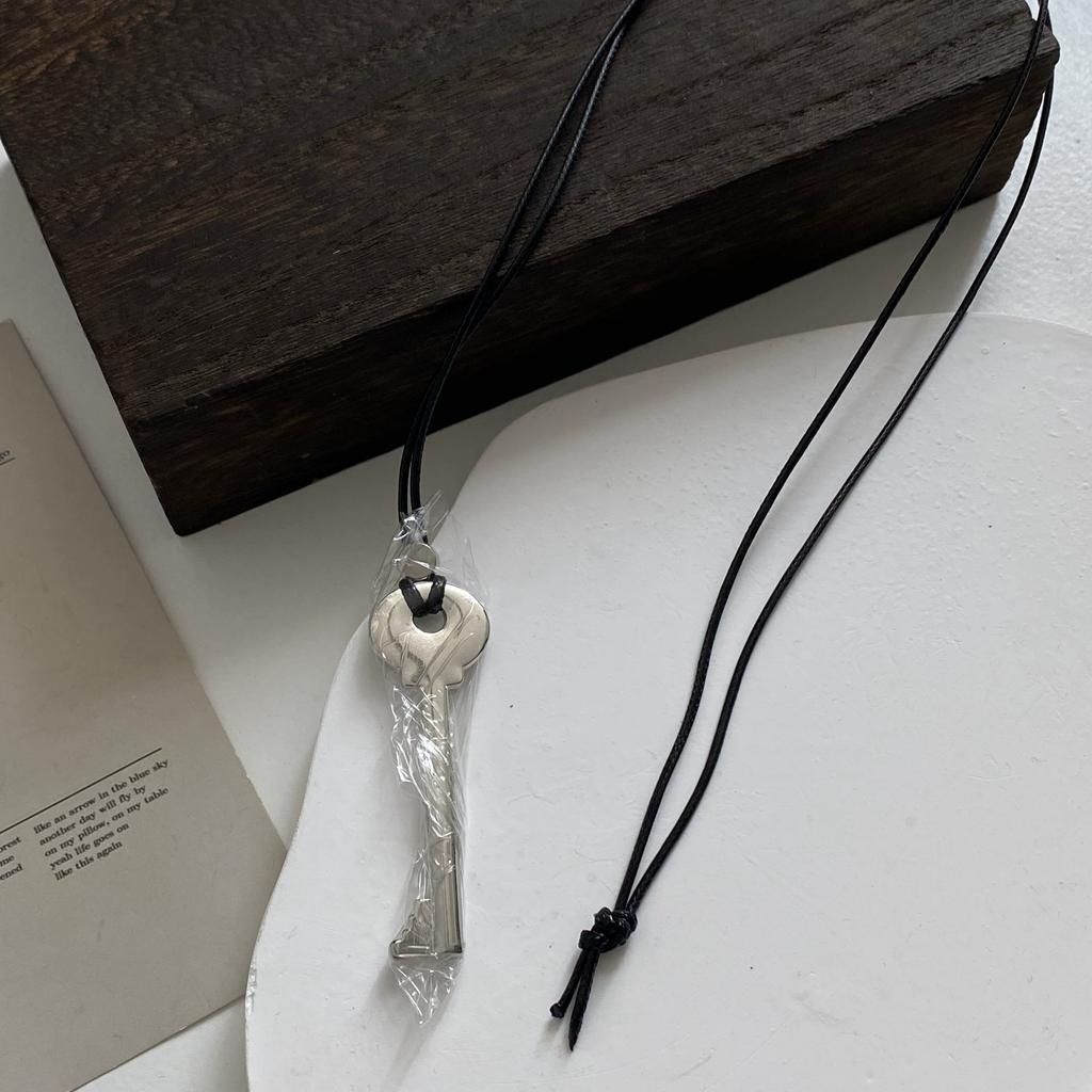 Metal Key Shaped Pendant Necklace For Women Girls Simple Long Wax Rope Sweater Chain Fashion Accessory New Gifts