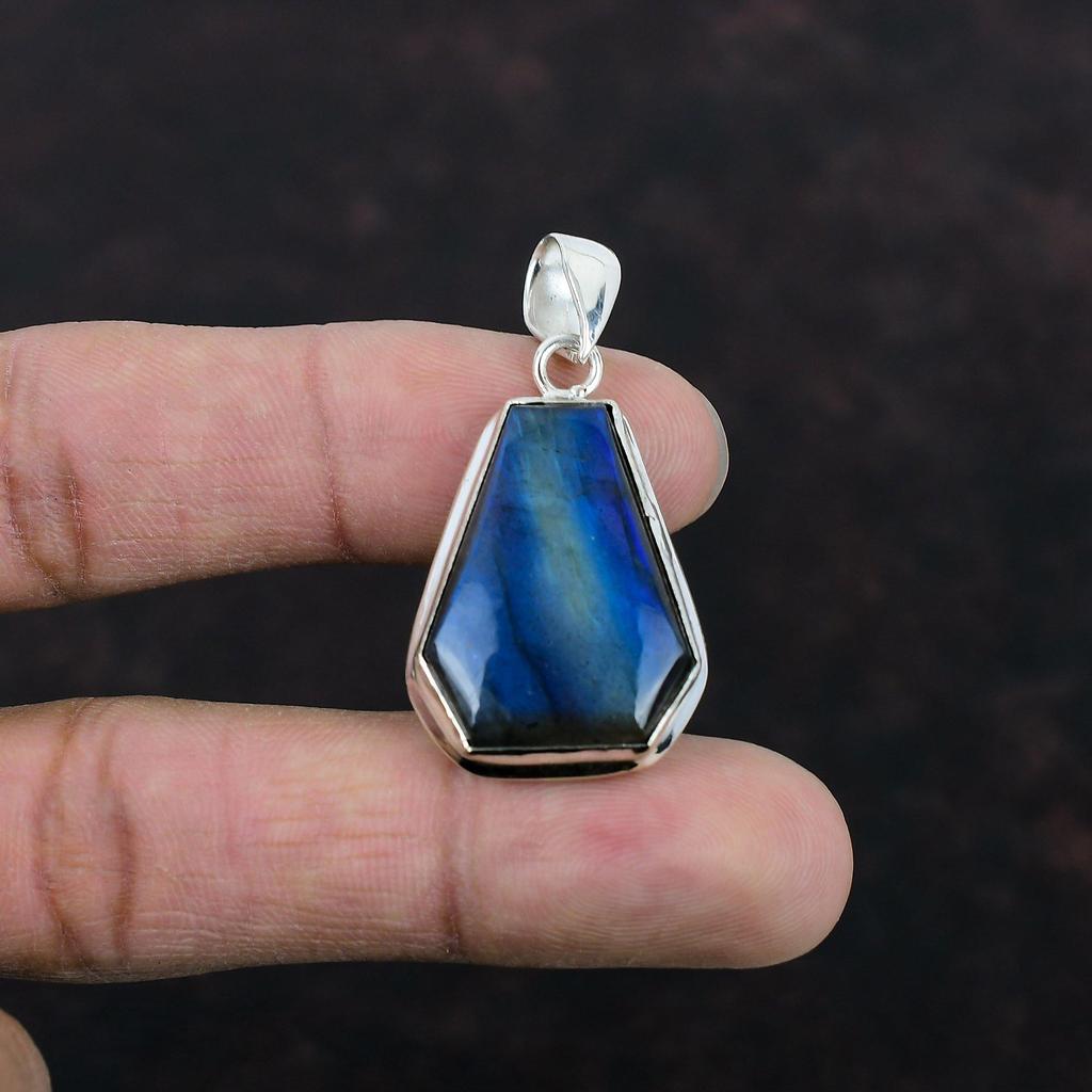 Labradorite Pendant 925 Sterling Silver Pendant Gemstone Pendant Handmade Jewelry Stylish Pendant Wonderful Silver Jewelry Gifts For Mother