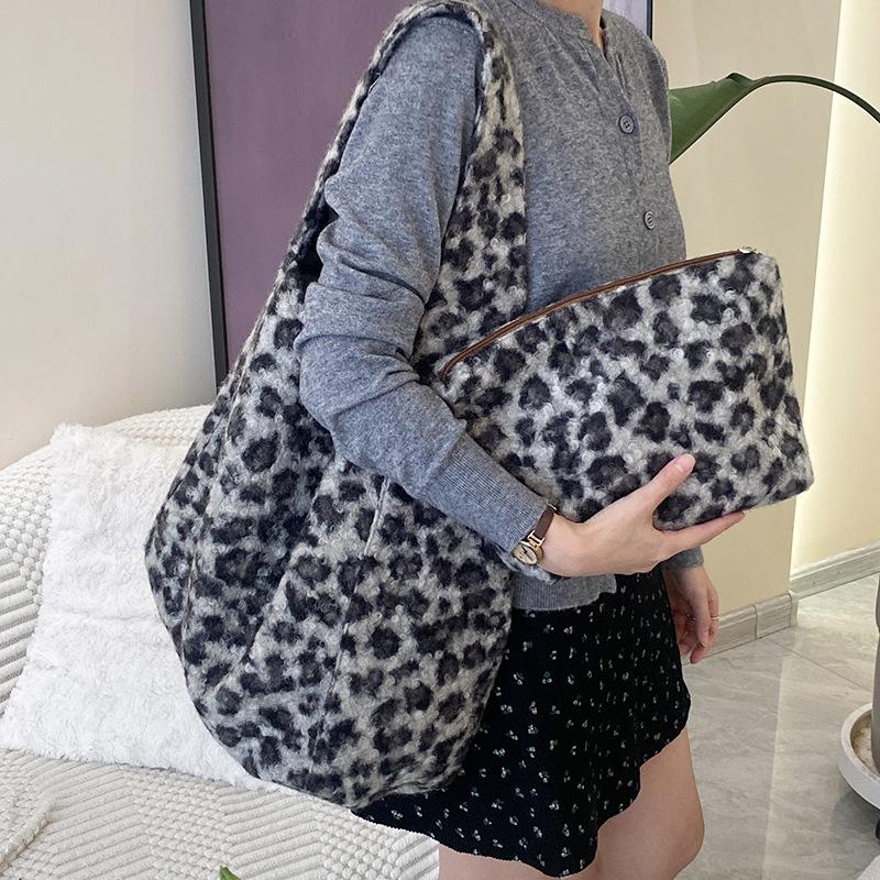 

Women s Woolen Leopard Print Shoulder Bag, Fall Mother-Daughter Bag, Portable Bag, Shopping Bag 34 * 33 * 17CM