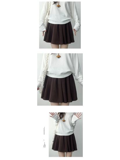 Women's Coffee Pleated A-Line Short Skirt - High-Waist, Slimming, Anti-Exposure Academic Style for Autumn 2025.