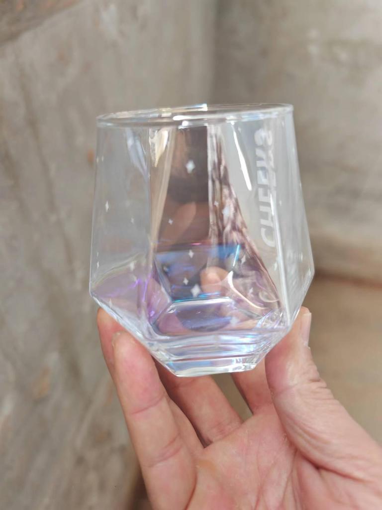 Sechseckiges Diamantglas: Bunter Getränke- und Whiskybecher