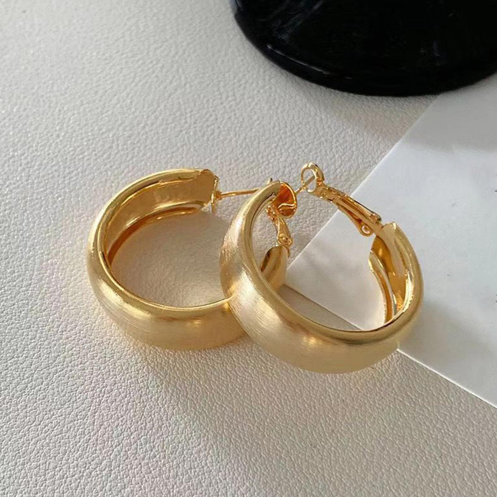 

Матові круглі сережки з широкими краями з високоякісним дотиком і матовою текстурою з великими круглими сережками One Size золотий