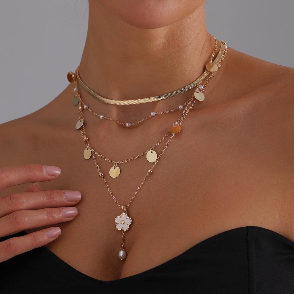 Vintage geometric disc flower pendant bead chain necklace light luxury sexy babe necklace