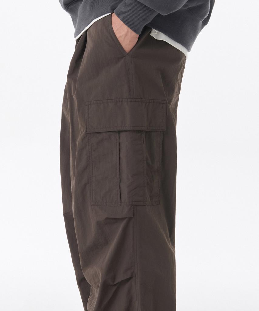 Musinsa Standard Nylon One-Tuck Parachute Cargo Pants [Brown]