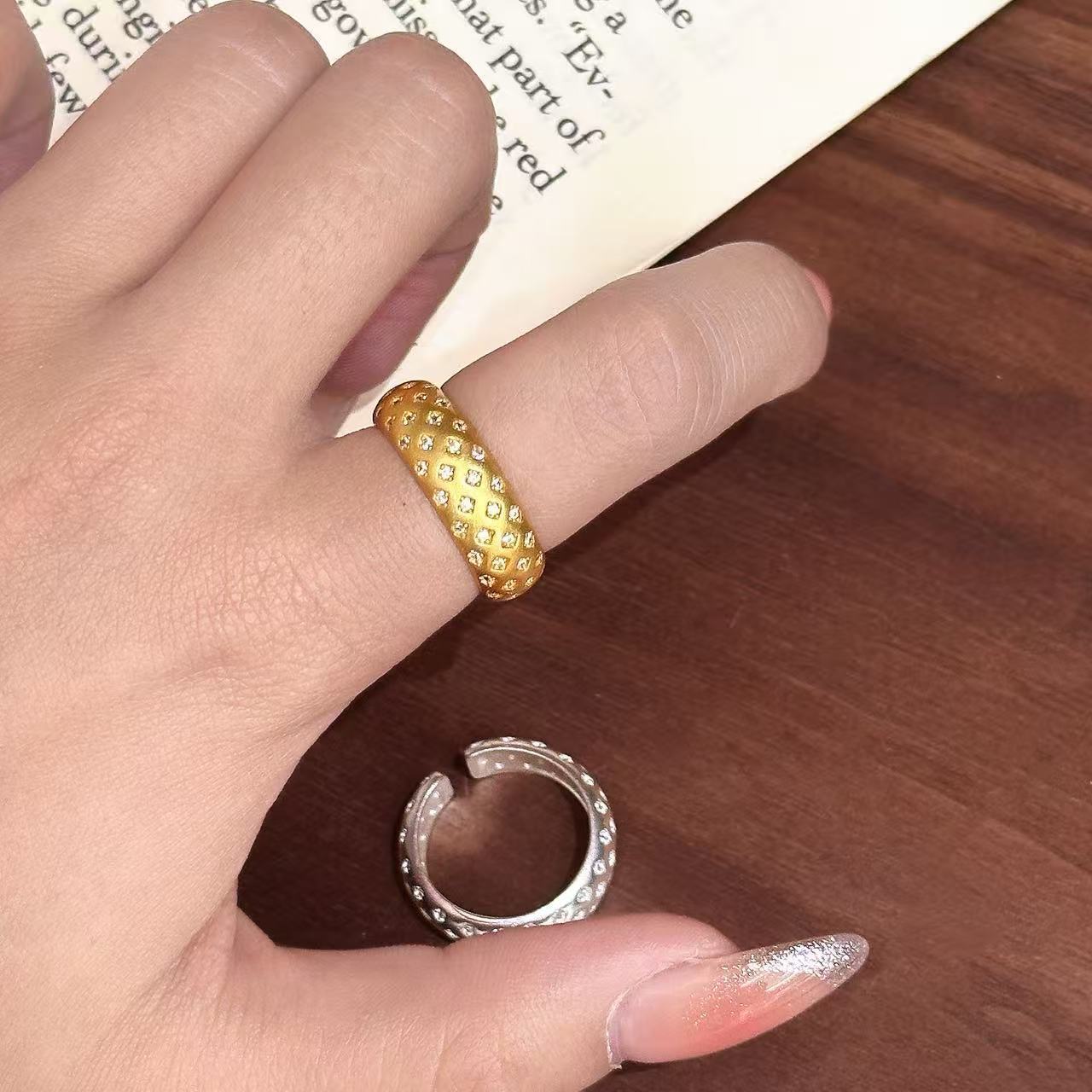 Xiaohongshu новый средневековый старые деньги стиль цыганское кольцо кольцо кольцо ретро дворцовый стиль кольцо на палец